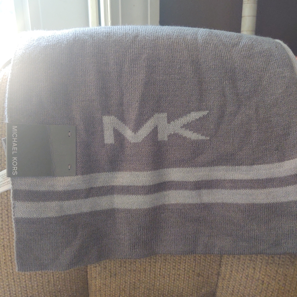 Michael kors grey scarf